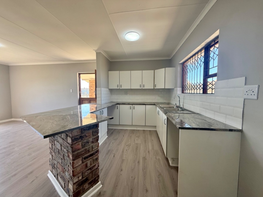 4 Bedroom Property for Sale in Bluewater Bay Eastern Cape